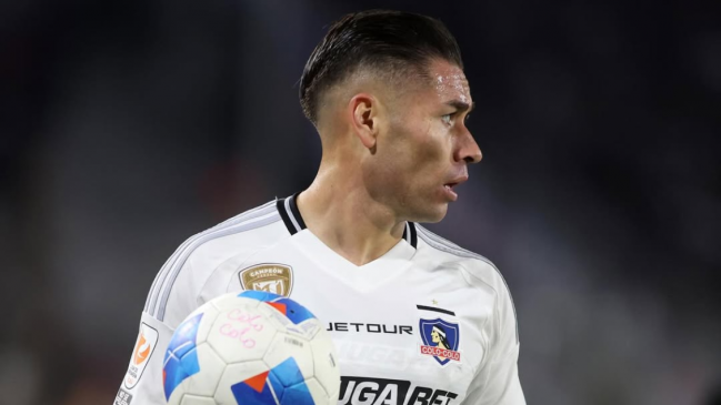 Opazo respaldó a Almirón: Cerramos filas, Colo Colo vende mucho cuando le va mal