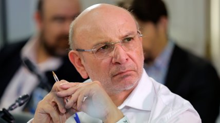   Senador Castro y viajes con licencias médicas: 