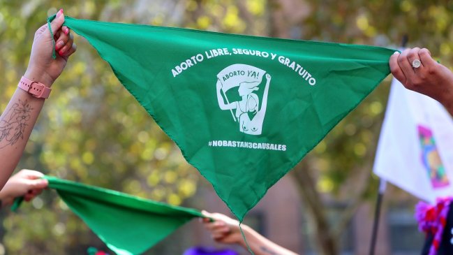 Frente Amplio: Las élites no quieren hablar del aborto porque son pechoñas e hipócritas