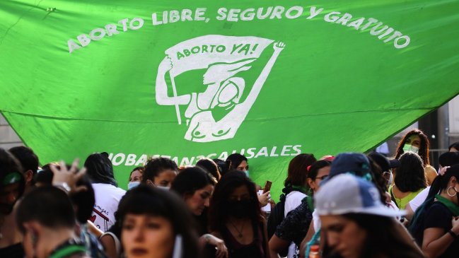 Aborto: Senadores PS se descuelgan del proyecto y FA urge 