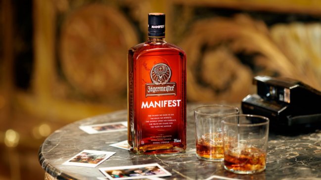 Ligeramente frío y con hielo: Así se sirve Jägermeister Manifest, el misterioso licor de lujo