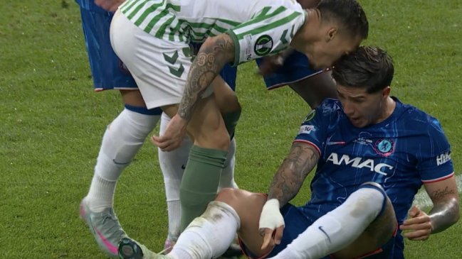 [VIDEO] Antony se ofuscó con Enzo Fernández y generó un tenso momento en la Conference