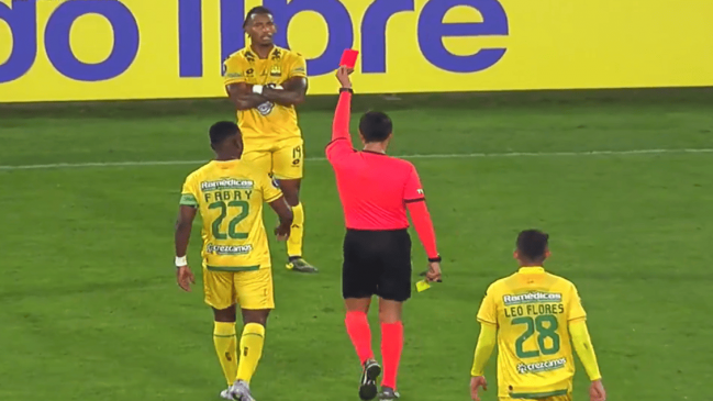 [VIDEO] Atlético Bucaramanga sufrió expulsión en el primer tiempo ante Colo Colo