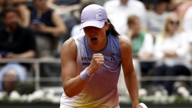 Iga Swiatek se impuso a Elena Rybakina y accedió a los cuartos de final de Roland Garros