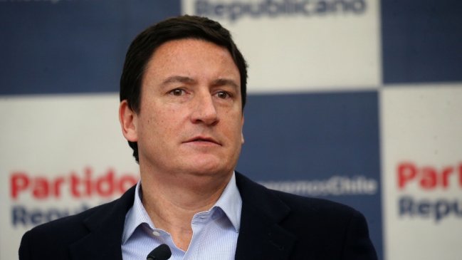 Timonel republicano dijo avergonzarse de Boric y reafirmó su admiración por Bukele