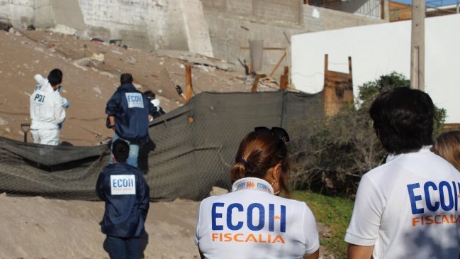 Cadáver femenino fue hallado en un terreno baldío de Iquique