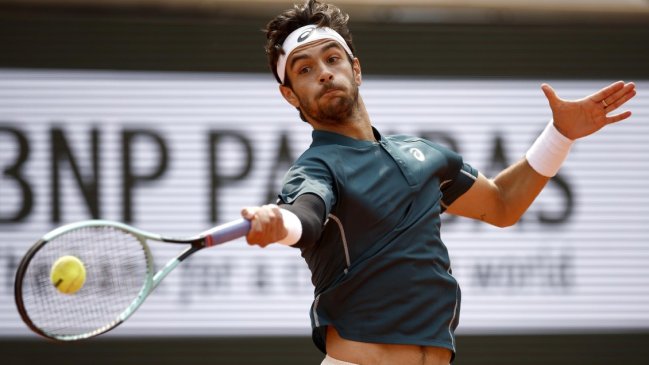 [VIDEO] ¿Debió ser descalificado? Lorenzo Musetti le dio un pelotazo a una jueza en Roland Garros