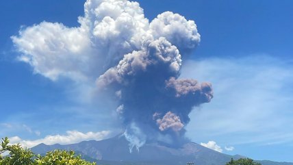   El volcán italiano Etna registra una potente erupción 