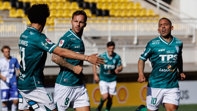 Santiago Wanderers se hizo fuerte frente a Antofagasta y puso un pie en cuartos de Copa Chile