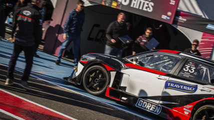  Benjamín Hites vio frustrado su recorrido en la tercera jornada del TC2000 en Argentina 