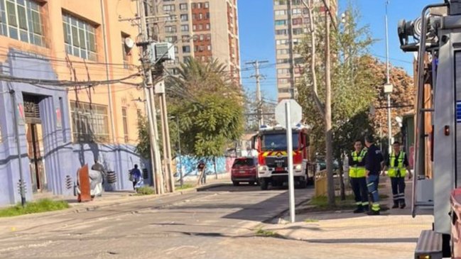 Independencia: Fuga de gas moviliza a bomberos en sector cercano a servicio de salud