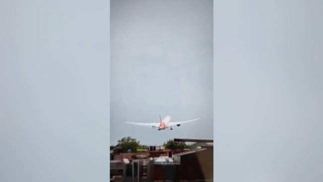 Avión con 242 pasajeros con destino a Londres se estrelló en India