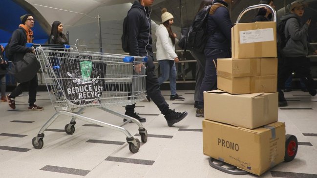 Comenzó el veto a los carros, yeguas y bultos en el Metro