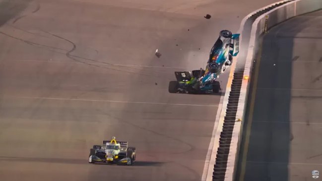 [VIDEO] El escalofriante accidente que impactó a la Indy Car