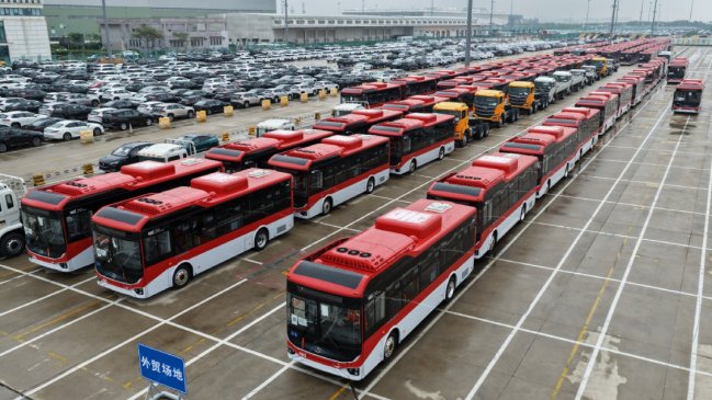 Comenzó en Shanghái el embarque de 121 buses eléctricos para Copiapó