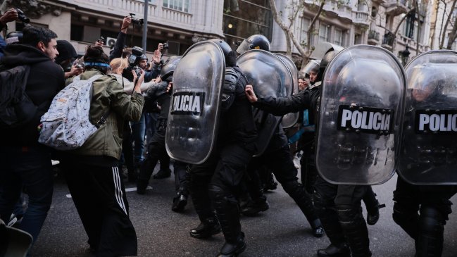 Gobierno de Milei afirma que detenciones sin orden judicial son constitucionales