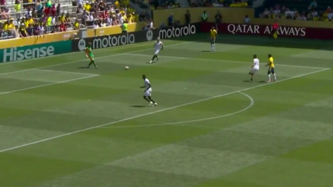 [VIDEO] El increíble regalo del arquero de Mamelodi Sundowns que acabó en gol de Dortmund