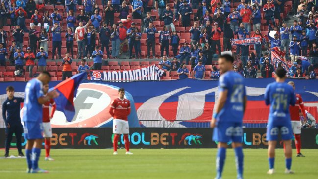 [VIDEO] El emotivo minuto de silencio de los hinchas de la U en honor a Braulio Musso