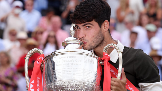 Alcaraz conquistó el torneo de Queen’s y llegará encendido a Wimbledon