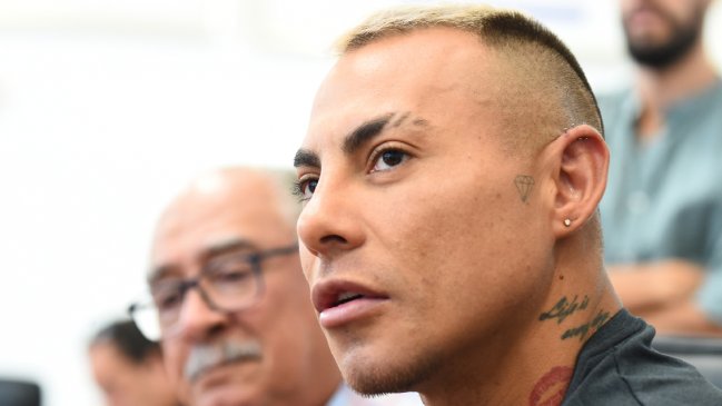 Nacional acordó la salida de Eduardo Vargas