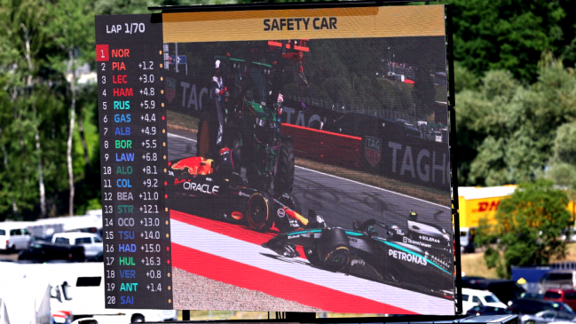 Increíble: Antonelli chocó a Verstappen en la tercera curva del GP de Austria