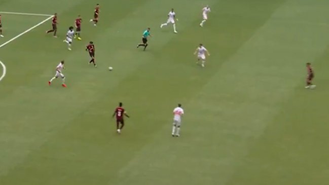 [VIDEO] Harry Kane aprovechó débil salida de Pulgar y marcó el 2-0 para Bayern Munich