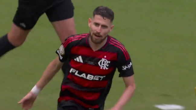 [VIDEO] Jorginho descontó para Flamengo con un preciso penal ante Bayern