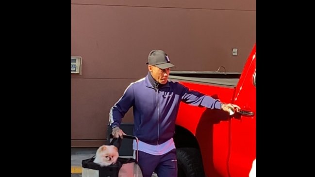 Eduardo Vargas llegó al país en medio de los rumores que lo ligan a la U