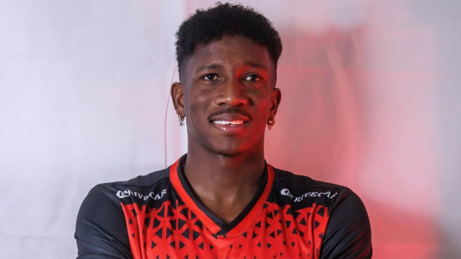 Deportes Limache oficializó la contratación de Yorman Zapata
