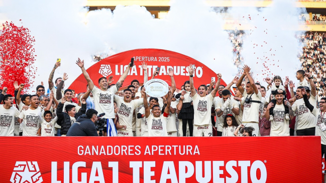 Rodrigo Ureña festejó un histórico tetracampeonato con Universitario en Perú