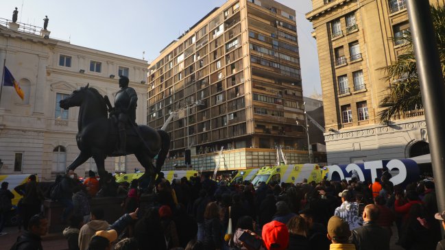 Edificio quemado en Plaza de Armas corre el riesgo de quedar inutilizable