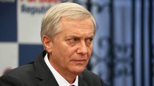 Kast negó estar detrás de la 