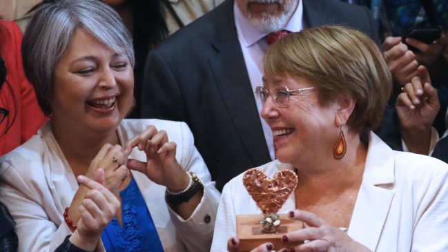 Unidad del progresismo y futuro país: Los ejes del encuentro entre Jara y Bachelet