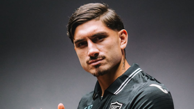 [VIDEO] Chileno Benjamín Rojas fue presentado en Portugal al son de la cueca