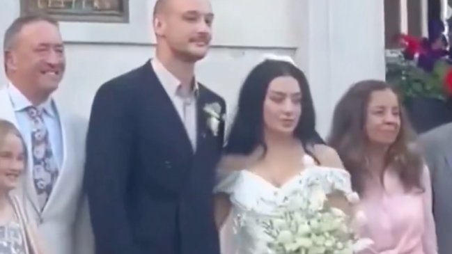 Charli XCX se casó con George Daniel, baterista de The 1975