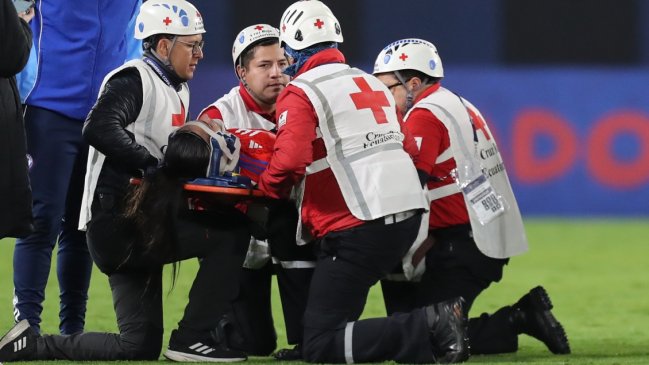 Vaitiare Pardo quedó bajo observación médica tras sufrir una conmoción en duelo de la Roja