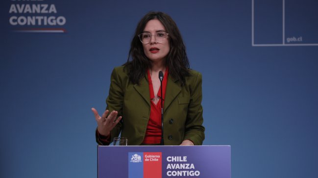 Vallejo apunta a Matthei y Kaiser: No podemos relativizar declaraciones que reivindiquen la dictadura