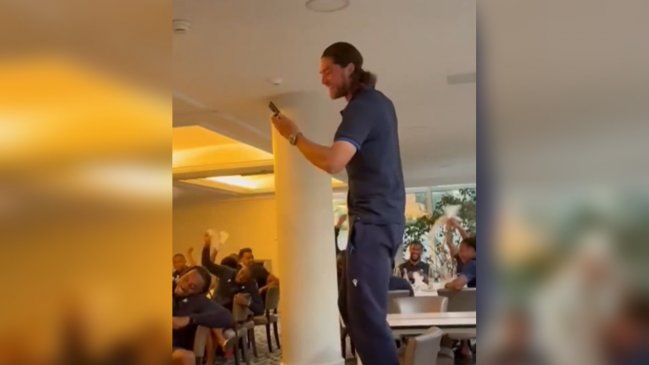 [VIDEO] Francisco Sierralta cantó animadamente en su 