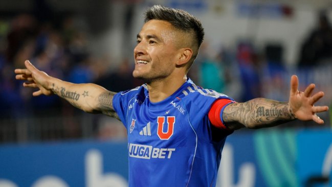 [VIDEO] ¿Qué tal quedó? Fanático de la U se tatuó el rostro de Charles Aránguiz