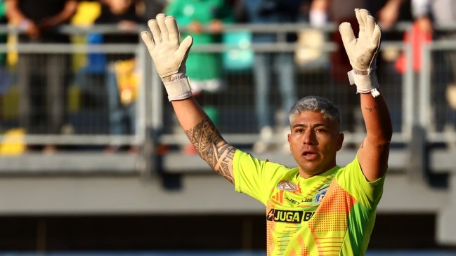 En Peñarol meten a Colo Colo por Brayan Cortés: 