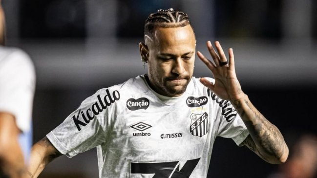 [VIDEOS] La noche de furia de Neymar: Celebró un gol que no fue y discutió con hinchas