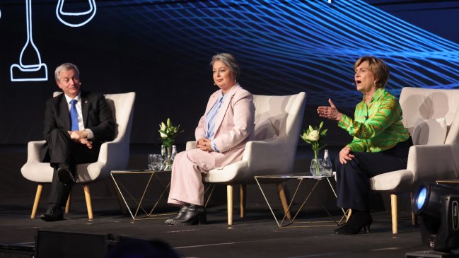 Encuesta Black & White: Matthei se impone en escenarios de balotaje, pero sigue tercera en preferencias