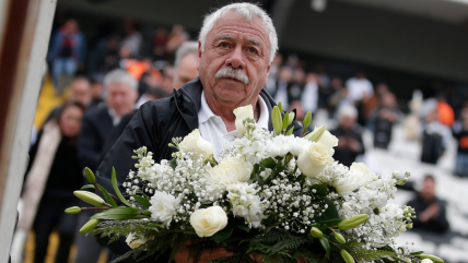   Caszely encabezó el homenaje a David Arellano en amistoso de Colo Colo y Valladolid 