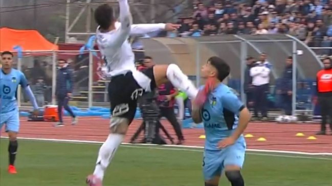 [VIDEO] ¡Polémica! Saldivia lanzó una violenta patada y solo recibió amarilla ante O'Higgins