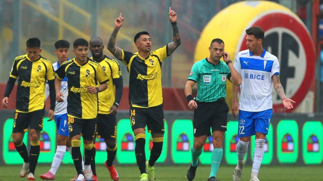 [VIDEO] Salvador Cordero definió en el área y estiró la ventaja de Coquimbo ante la UC