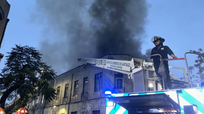 Lactante de dos meses falleció en incendio de un cité en Santiago Centro