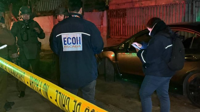 Hallan auto robado con cadáver en Recoleta: investigan conexión con otra balacera cercana