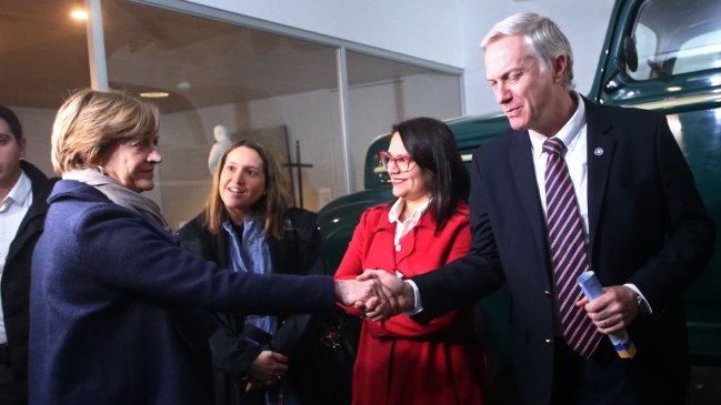 Tras días de tensión, Matthei y Kast se encontraron en actividad de candidatos