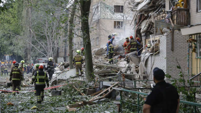 Bombardeo nocturno de Rusia en Kiev dejó al menos ocho muertos