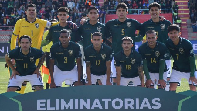 Bolivianos duermen frente al estadio para comprar entradas a un mes de partido con Brasil